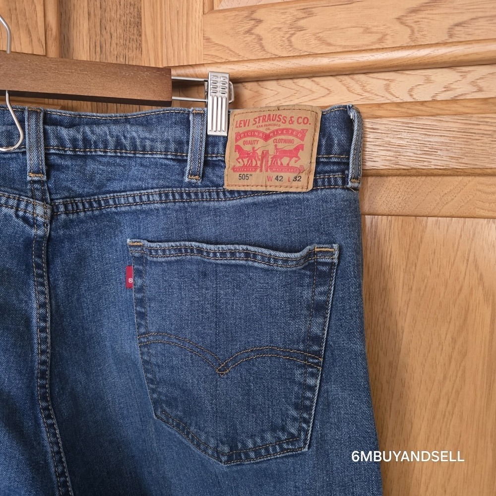 Levis 505 Regular Fit Straight Leg Jeans Mens 42x32 Medium Wash Blue 00505-1649 - Picture 4 of 16
